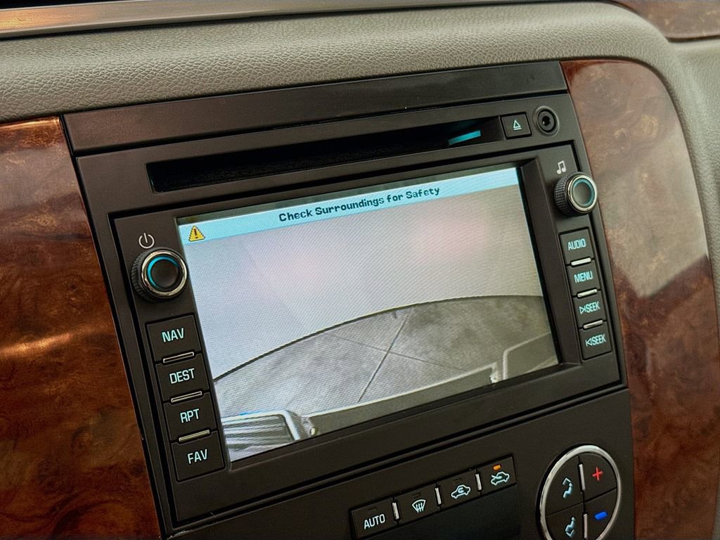 Used 2011 Chevrolet Avalanche LTZ image 16