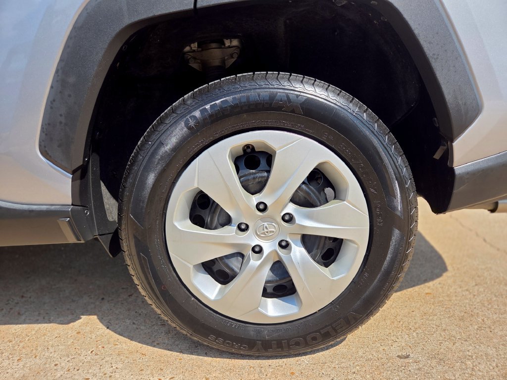 Used 2022 Toyota RAV4 LE FWD image 32