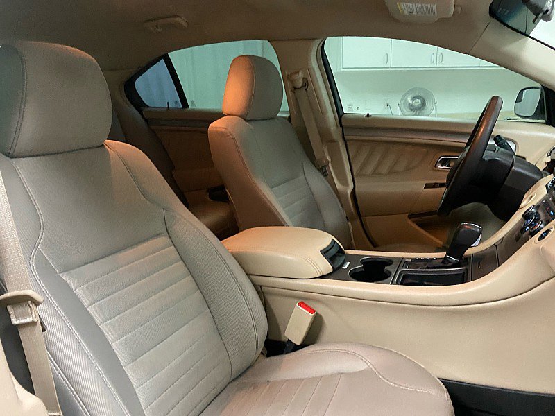 Used 2017 Ford Taurus SE image 16