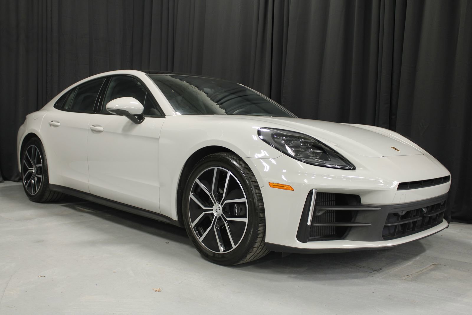 Used 2025 Porsche Panamera 4 image 10