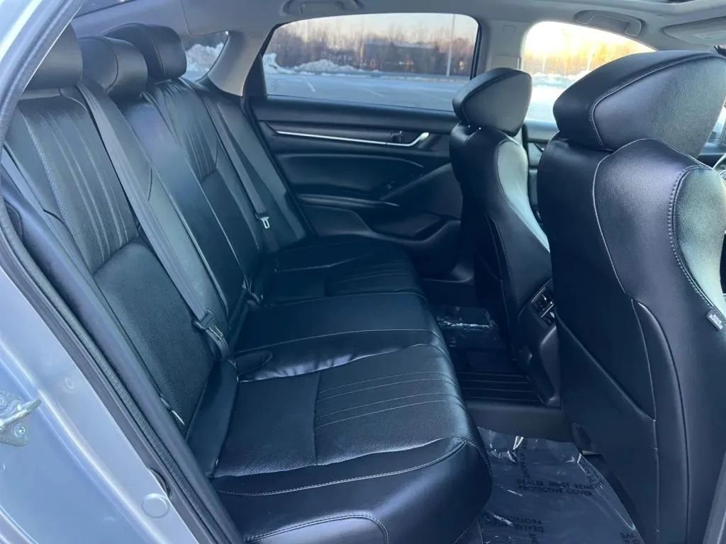 Used 2018 Honda Accord Touring image 17