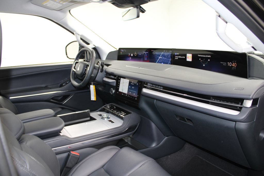 New 2026 Lincoln Navigator L Premier AWD/4WD image 31