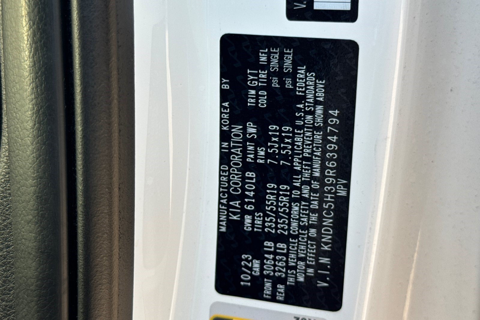 Used 2024 Kia Carnival EX FWD image 29