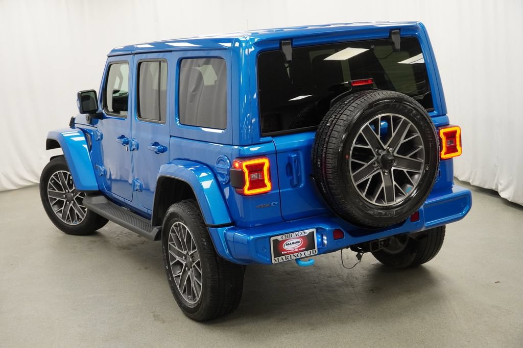 Used 2023 Jeep Wrangler Unlimited Sahara AWD/4WD image 12