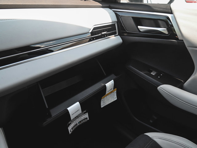 New 2025 Mitsubishi Outlander SE image 17