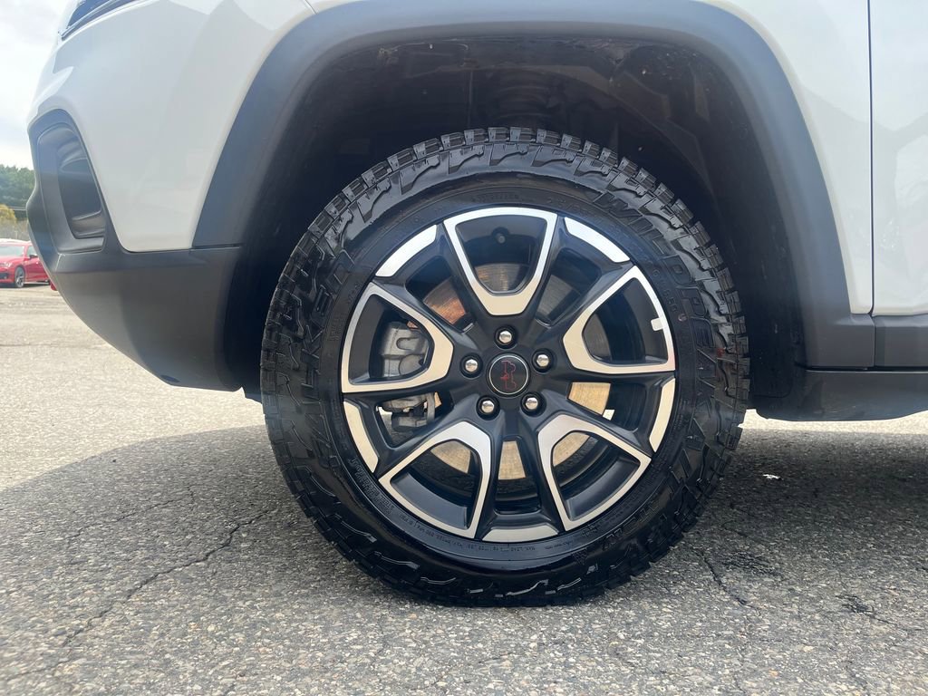 Used 2025 Jeep Compass Trailhawk AWD/4WD image 9