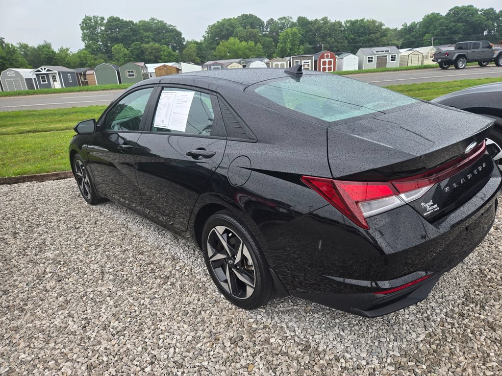 Used 2023 Hyundai Elantra SEL w/ Convenience Package FWD image 3