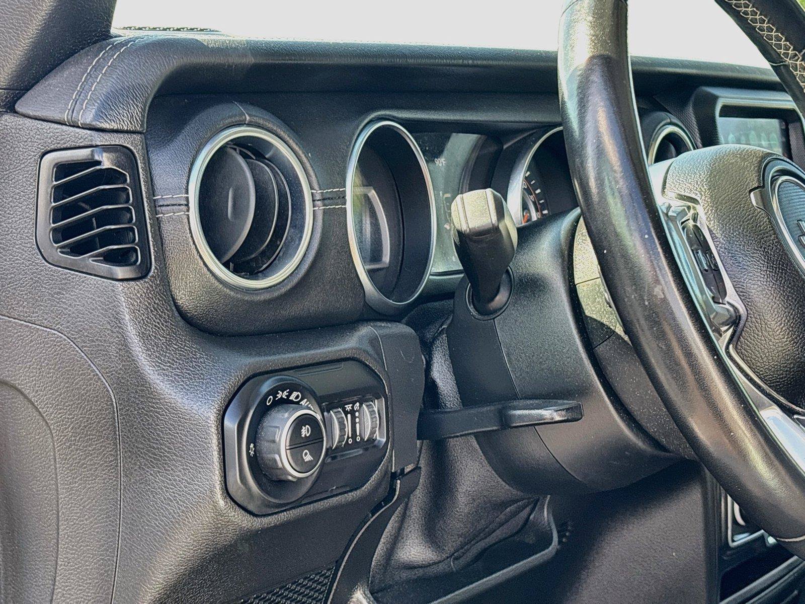Used 2020 Jeep Gladiator Overland AWD/4WD image 10