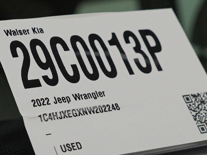 Used 2022 Jeep Wrangler Unlimited Sahara AWD/4WD image 30