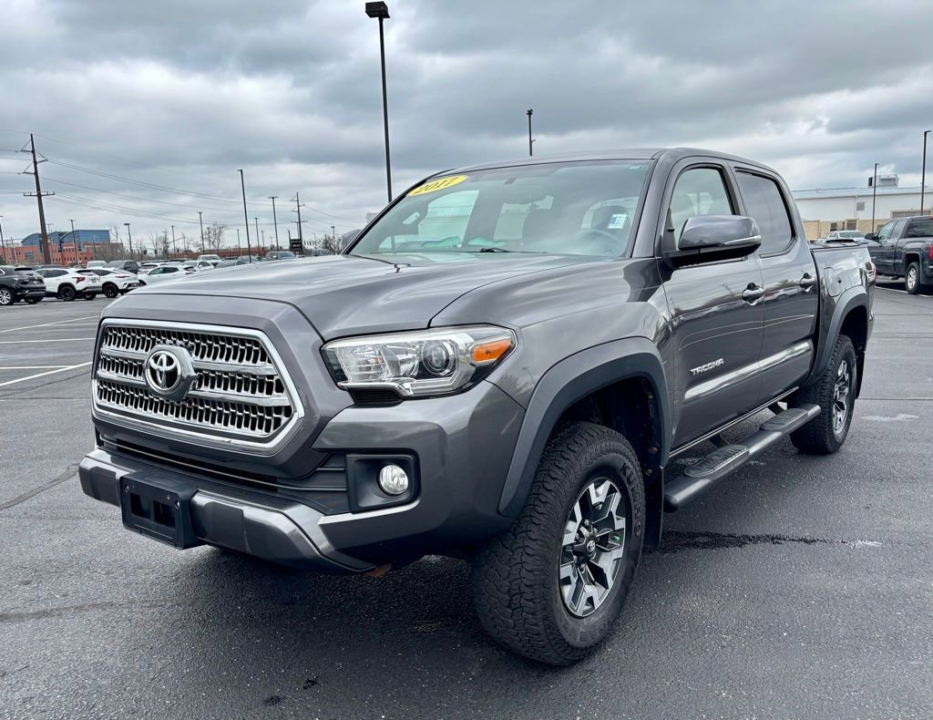 Used 2017 Toyota Tacoma TRD Off-Road w/ Tow Package (A/T) image 3