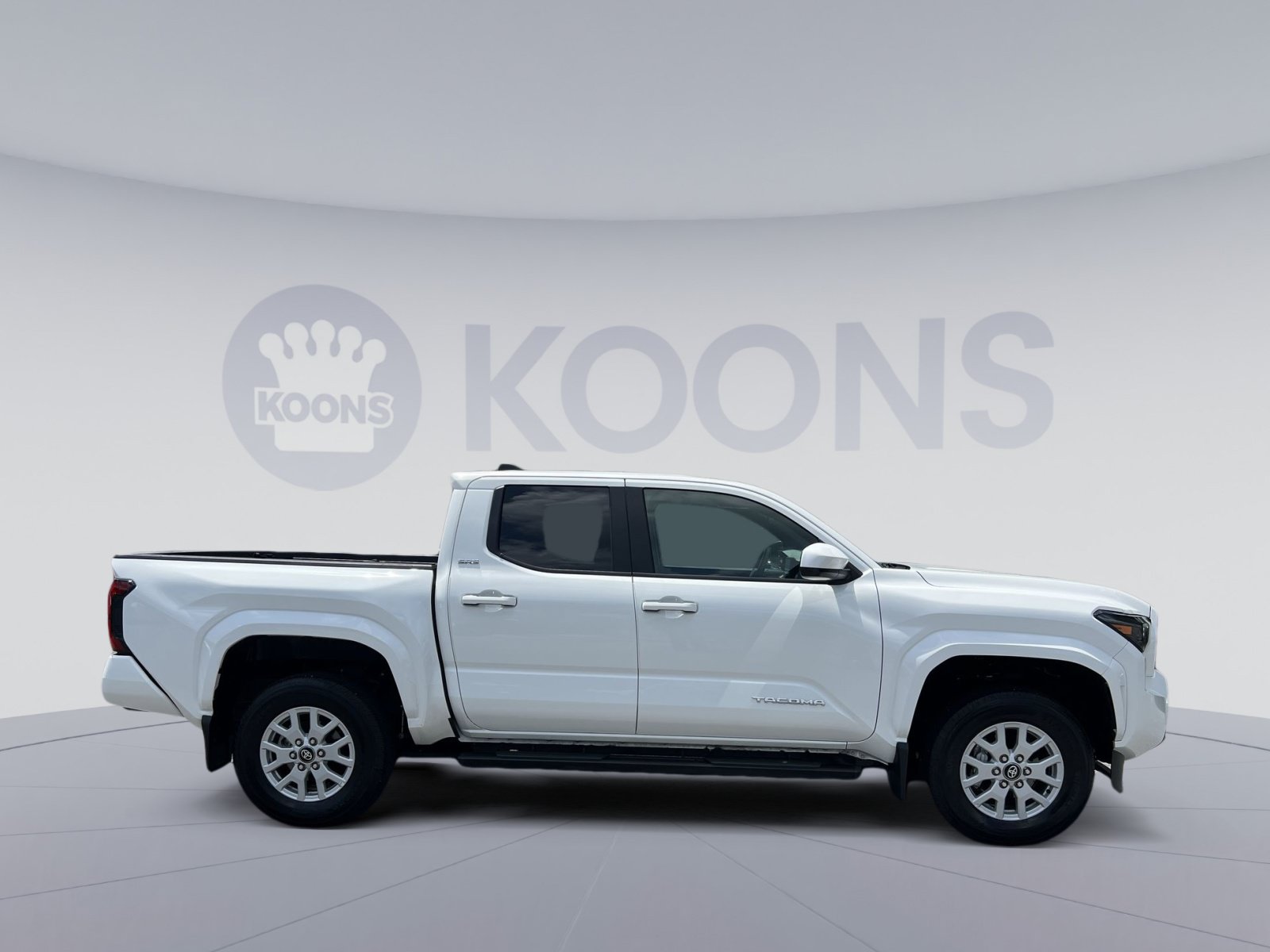 Used 2025 Toyota Tacoma SR5 AWD/4WD image 8