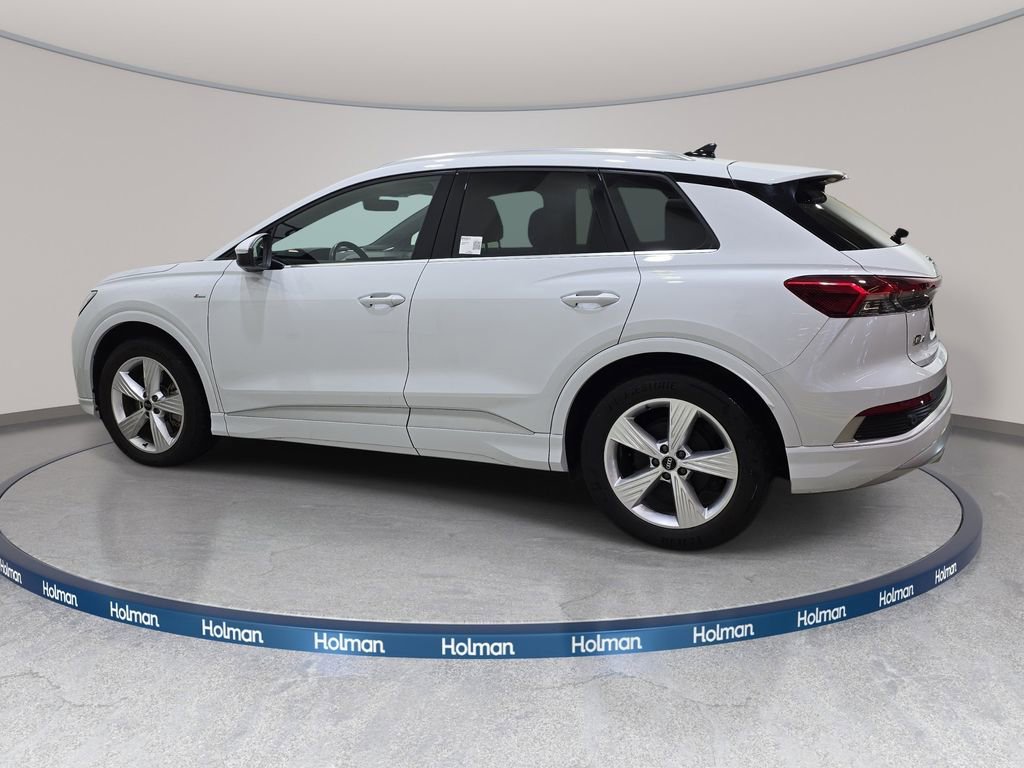 Used 2024 Audi Q4 e-tron Premium w/ Convenience Package image 9