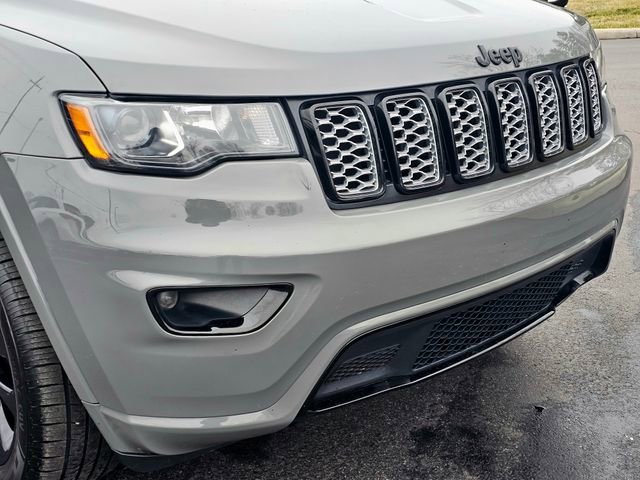 Used 2020 Jeep Grand Cherokee Altitude image 3