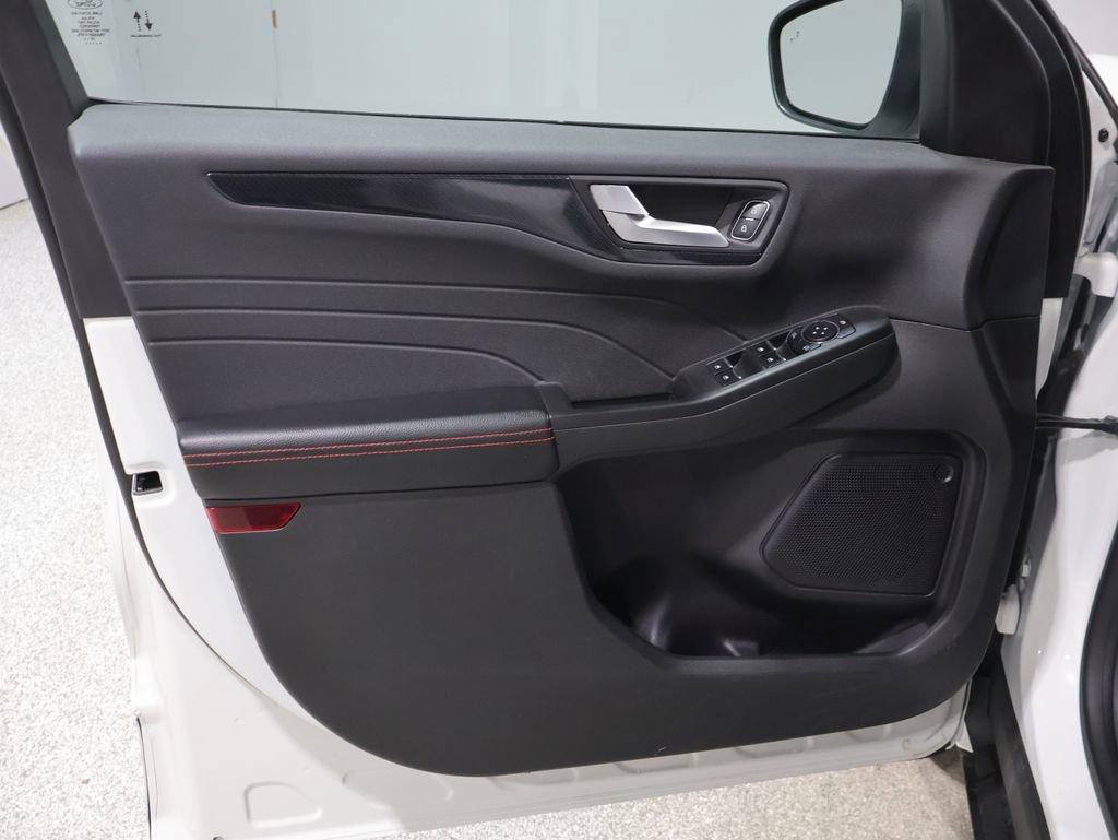 Used 2024 Ford Escape ST-Line image 13