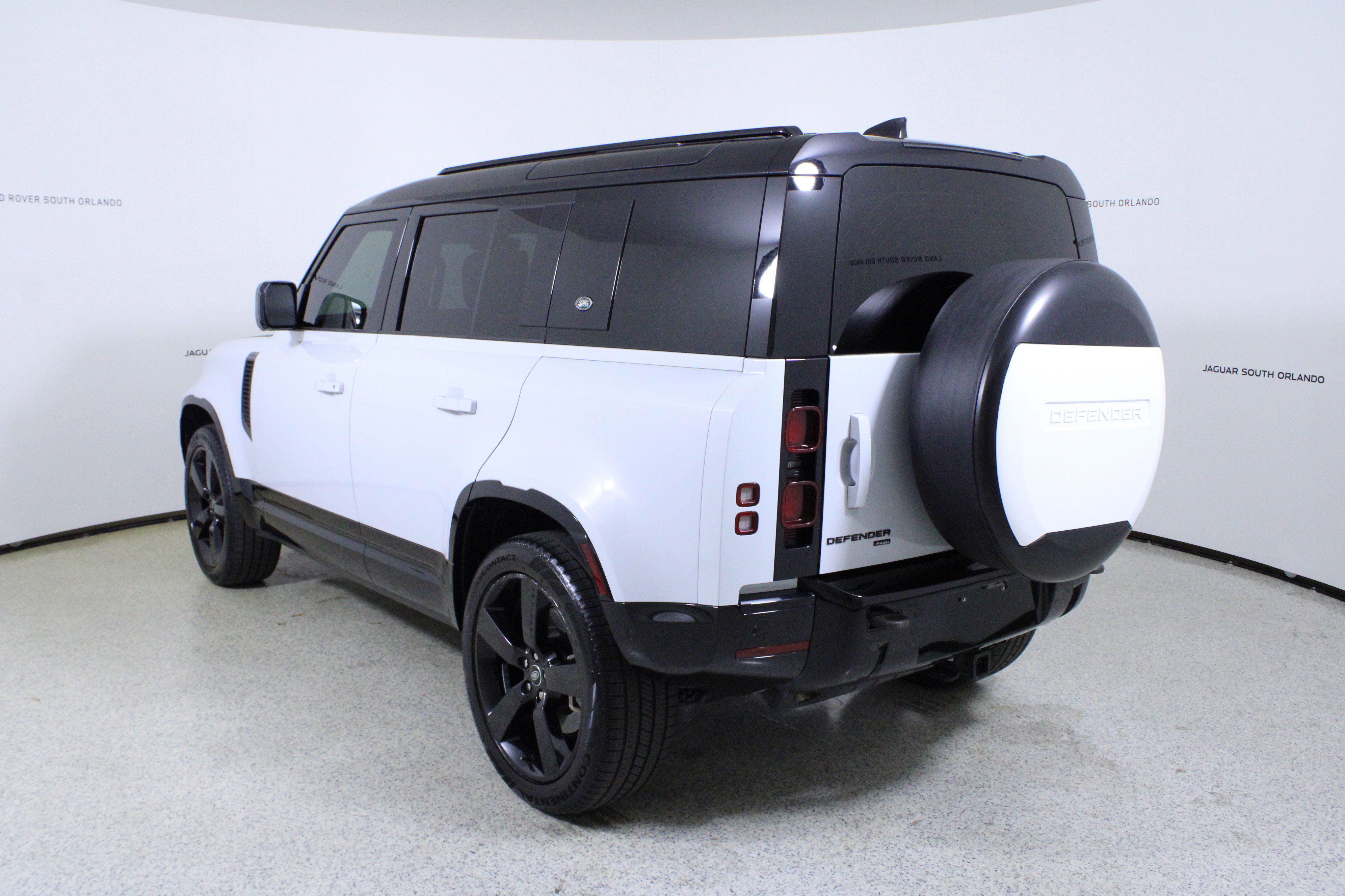 Used 2023 Land Rover Defender 110 X-Dynamic SE AWD/4WD image 5