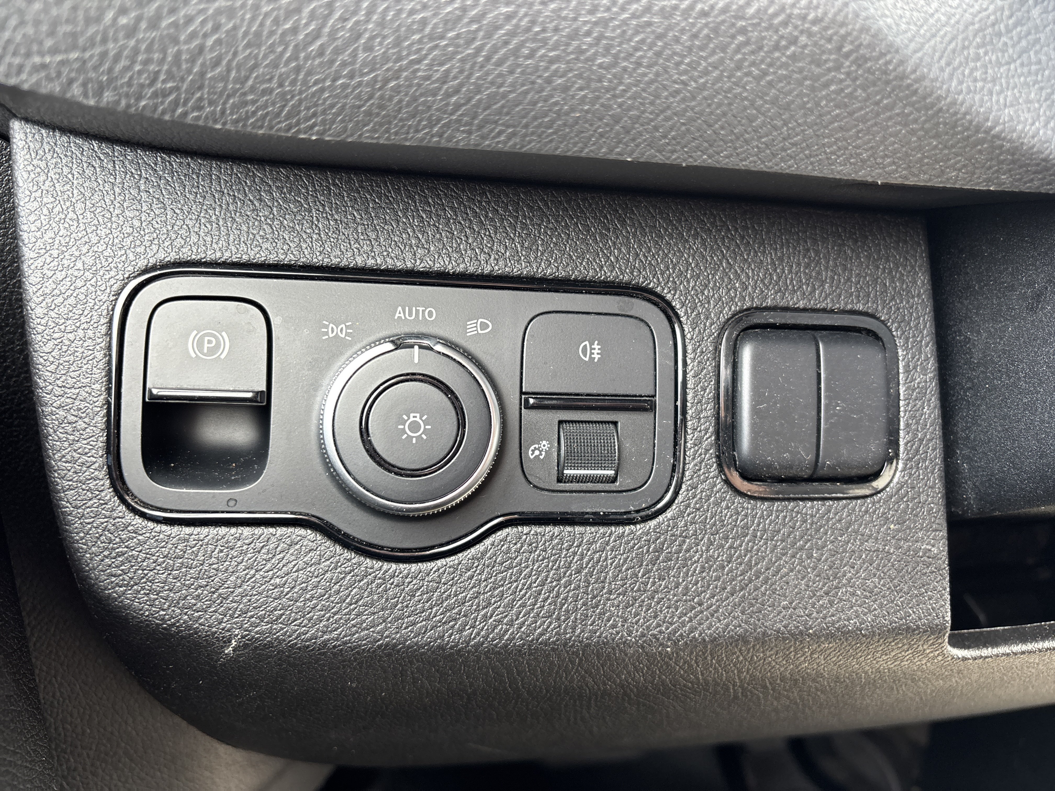 Used 2021 Mercedes-Benz Sprinter 2500 w/ Acoustic Package image 26