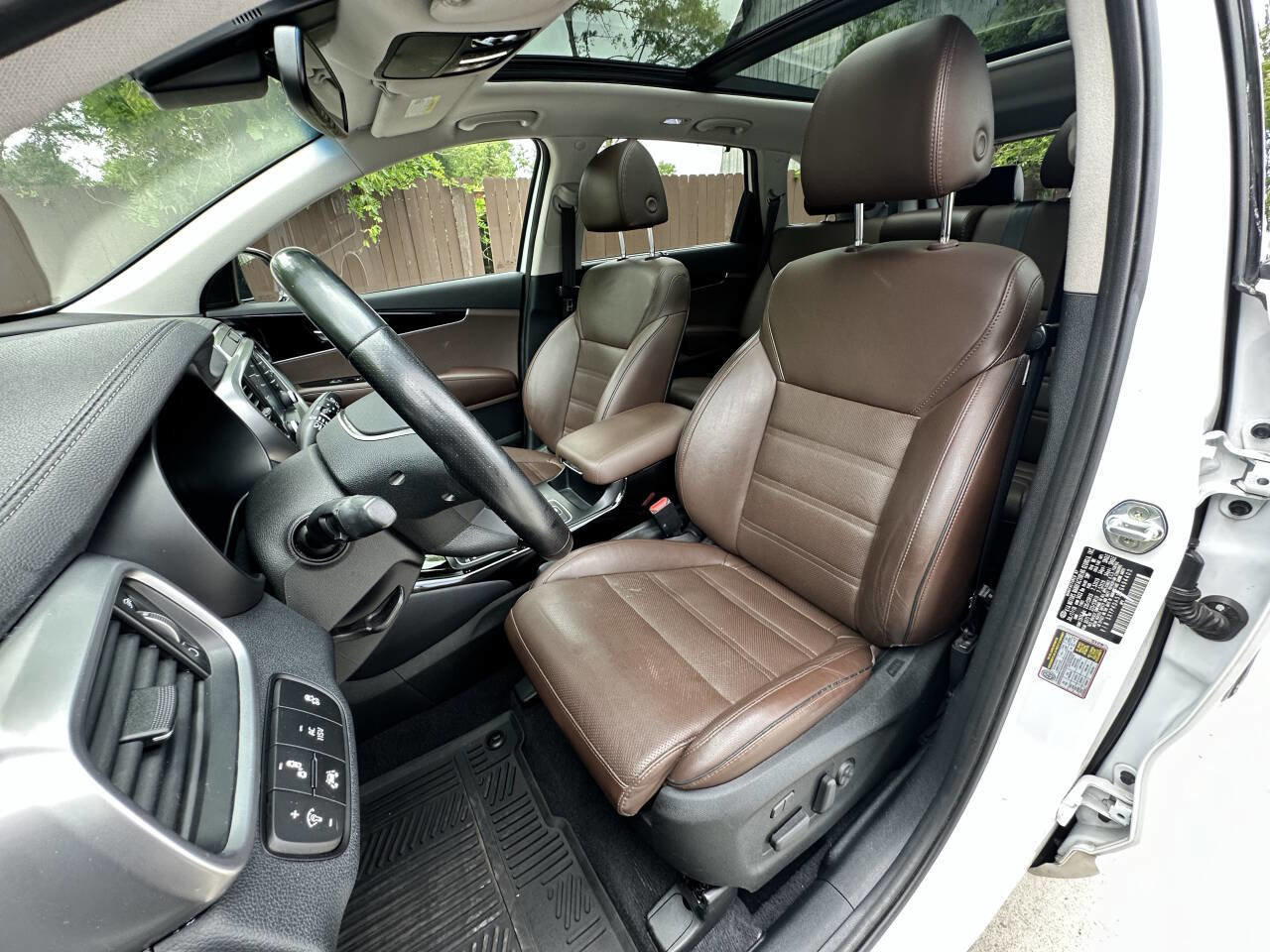 Used 2019 Kia Sorento SX image 4