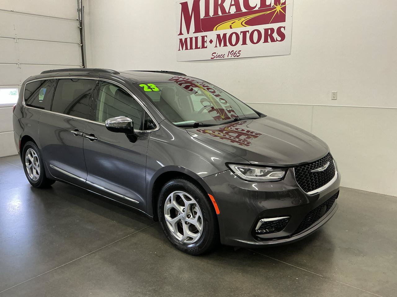 Used 2023 Chrysler Pacifica Limited