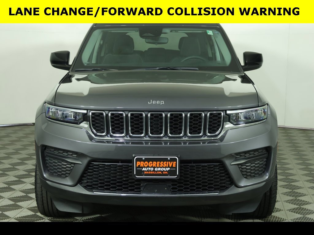 Used 2023 Jeep Grand Cherokee Laredo image 11