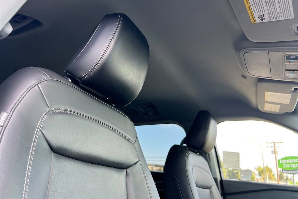 Certified 2022 Ford Explorer XLT w/ Equipment Group 202A image 19