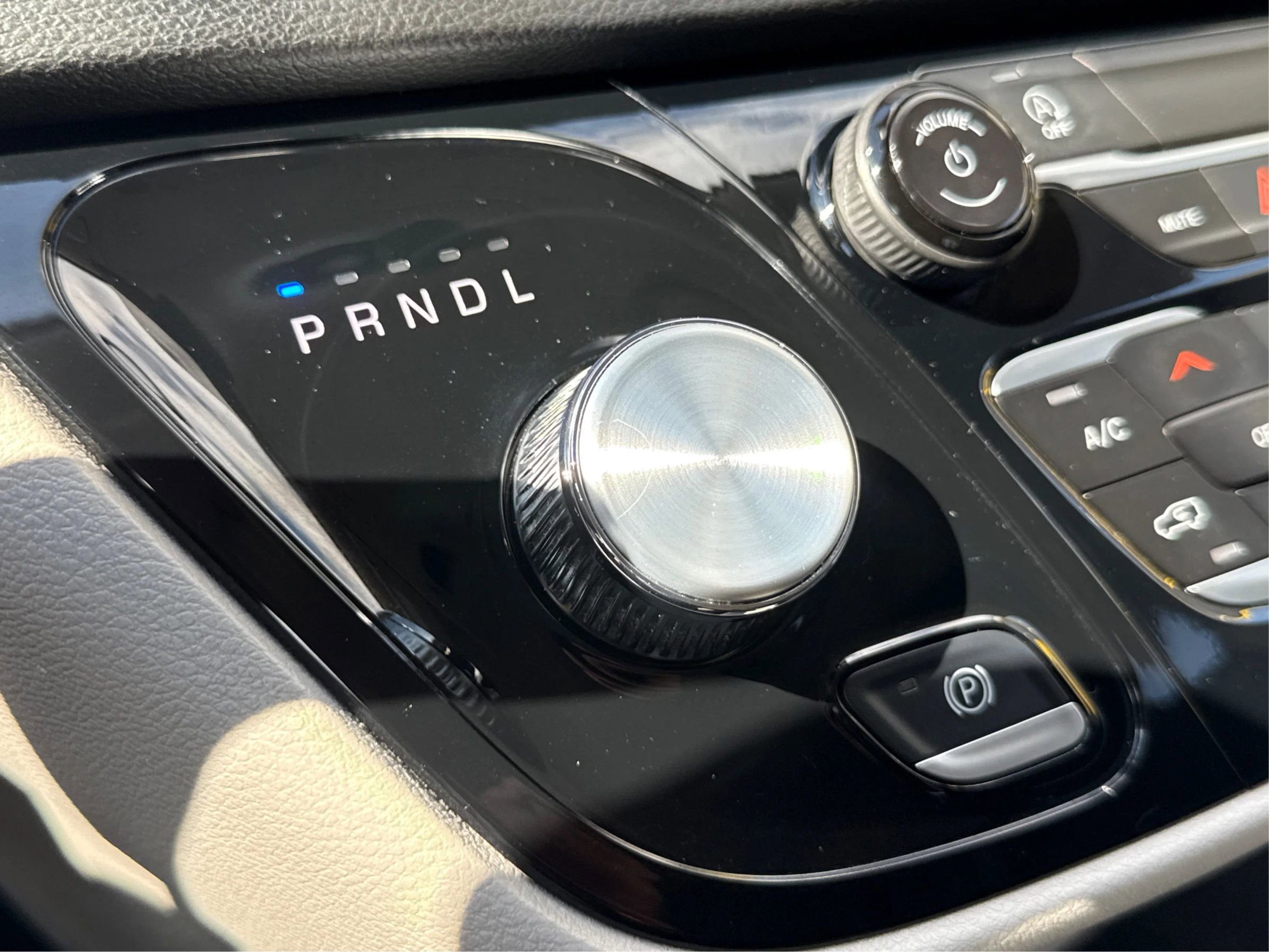 Used 2024 Chrysler Voyager LX FWD image 41