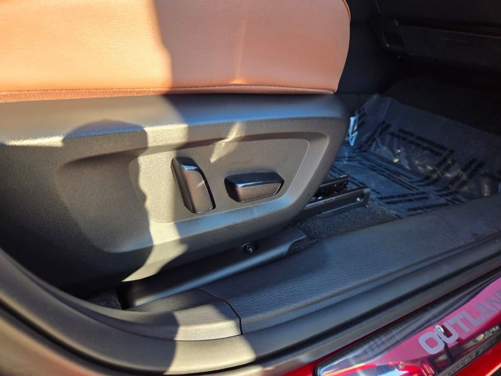 New 2026 Mitsubishi Outlander SEL image 5