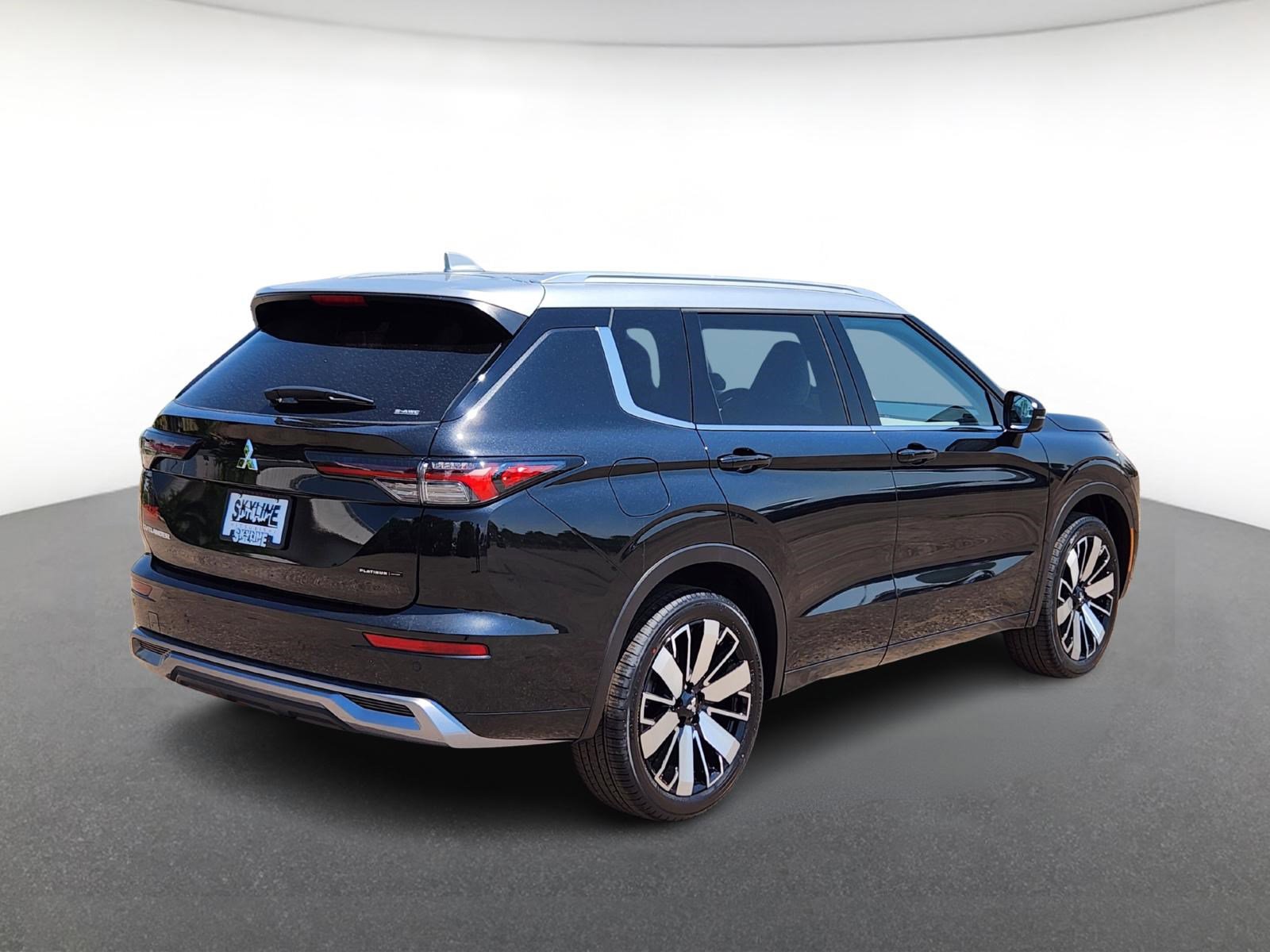 New 2025 Mitsubishi Outlander AWD image 3