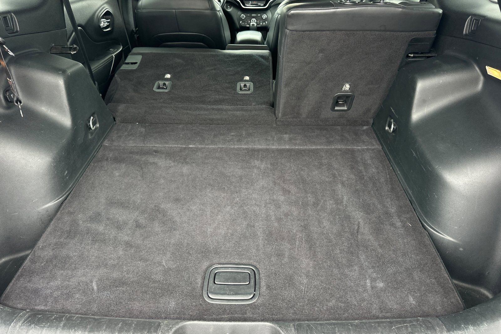 Used 2019 Jeep Cherokee Limited image 15