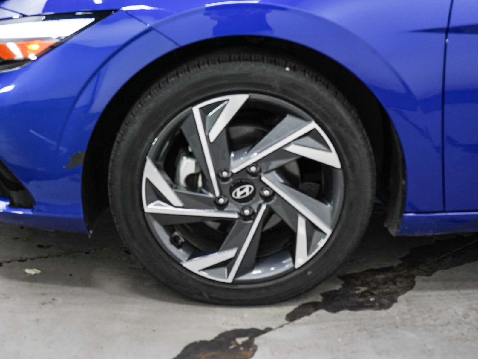 Used 2025 Hyundai Elantra SEL FWD image 29