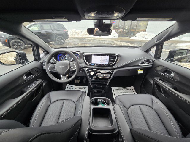 New 2026 Chrysler Pacifica Select image 13