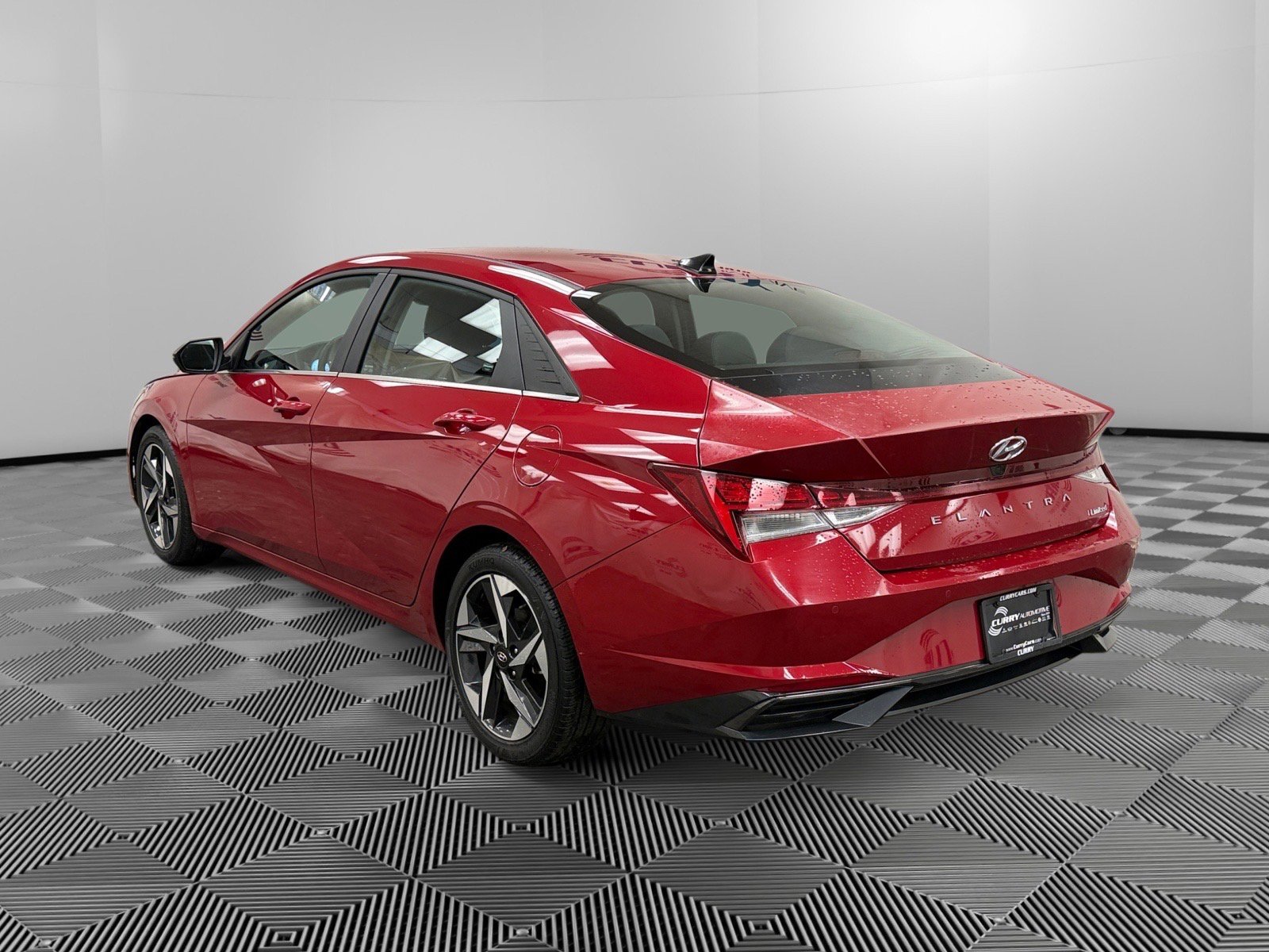 Certified 2023 Hyundai Elantra Limited w/ Preferred Accessory Package image 3