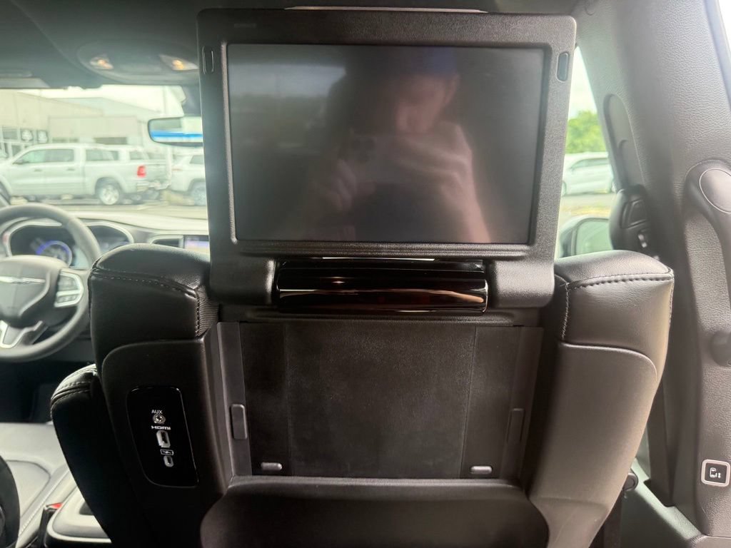 Used 2025 Chrysler Pacifica Select w/ Uconnect Theater Family Group AWD/4WD image 60