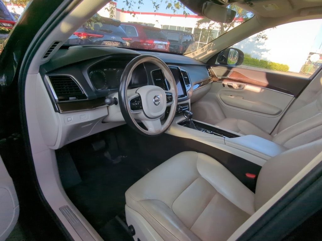 Used 2017 Volvo XC90 T6 Momentum w/ Vision Package AWD/4WD image 7