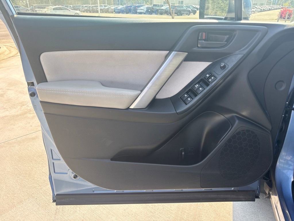 Used 2016 Subaru Forester 2.5i Premium image 14