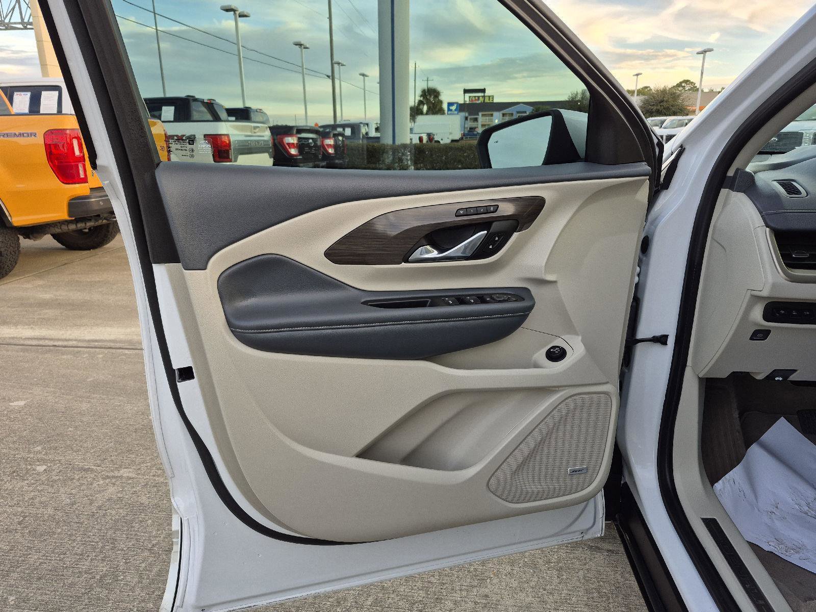 Used 2024 GMC Terrain Denali w/ Denali Premium Package image 6