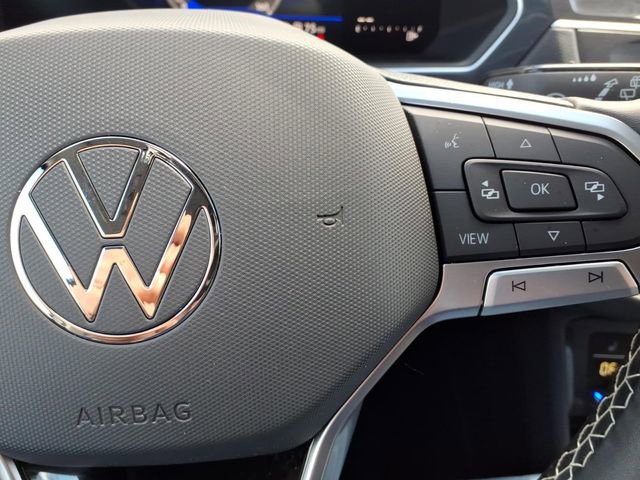 Used 2023 Volkswagen Tiguan SE w/ Panoramic Sunroof Package image 29