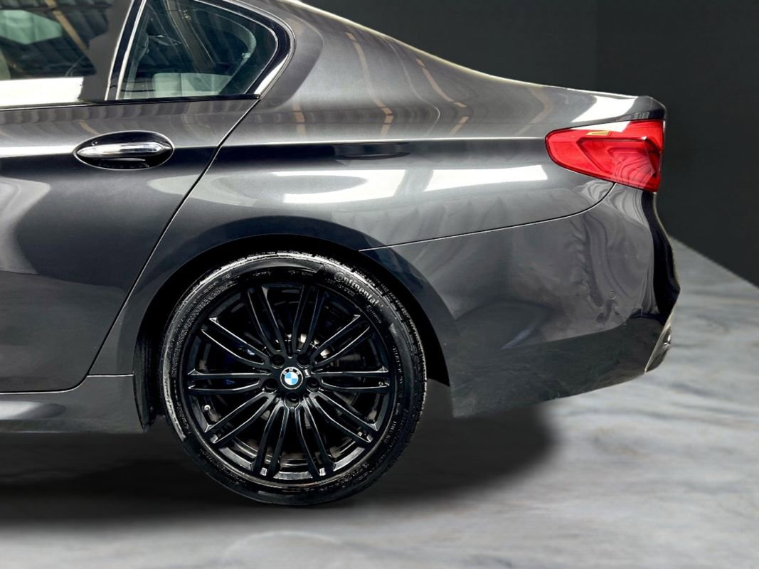 Used 2018 BMW M550i xDrive image 11