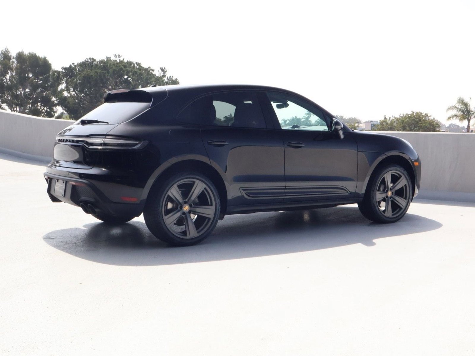 Certified 2025 Porsche Macan image 8