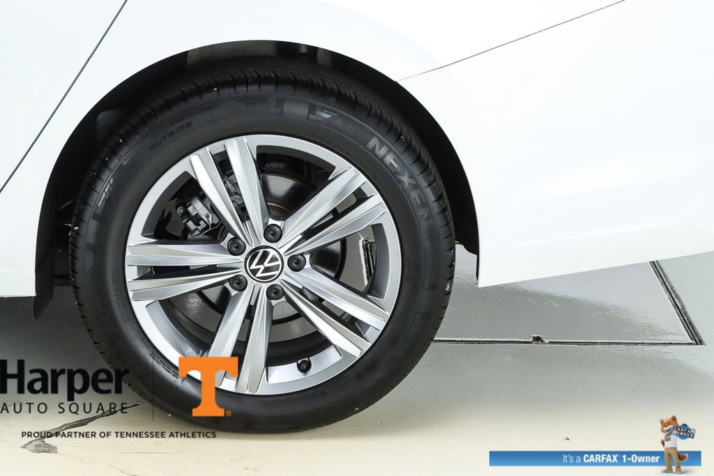 Used 2024 Volkswagen Jetta SE w/ Panoramic Sunroof Package image 43