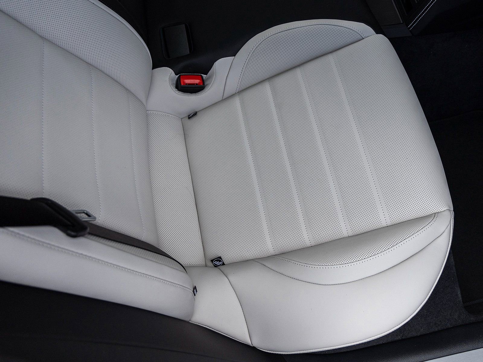 Certified 2025 Porsche Panamera 4 image 39