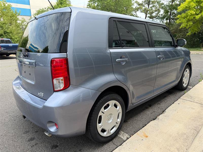 Used 2011 Scion xB FWD image 15