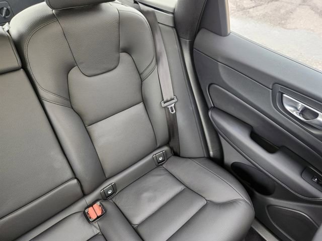 Certified 2025 Volvo XC60 B5 Plus AWD/4WD image 17
