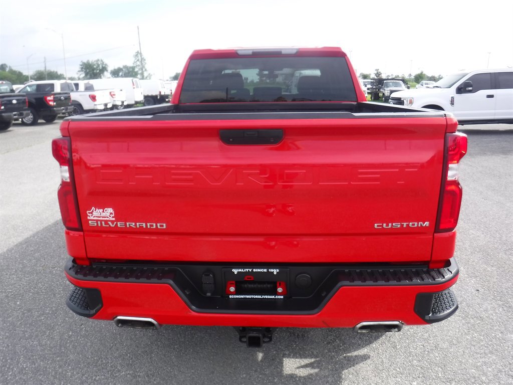 Used 2020 Chevrolet Silverado 1500 Custom w/ Custom Convenience Package AWD/4WD image 3