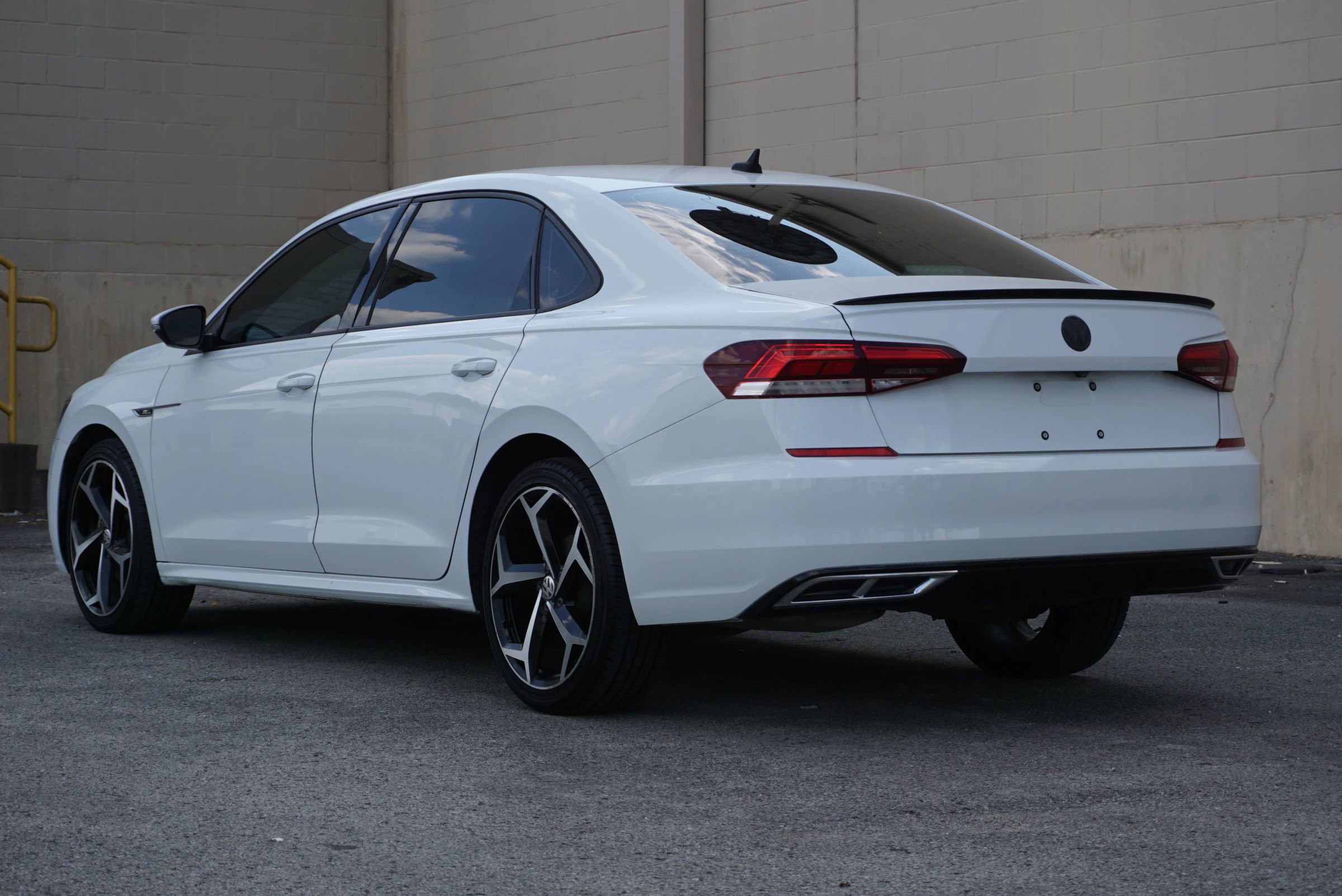 Used 2020 Volkswagen Passat 2.0T R-Line image 7