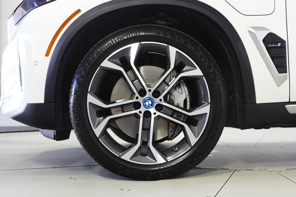 Certified 2024 BMW X5 xDrive50e w/ Parking Assistance Package image 5