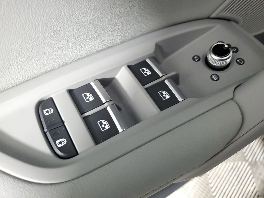 Used 2024 Audi Q5 e Premium Plus w/ Premium Plus Package image 19