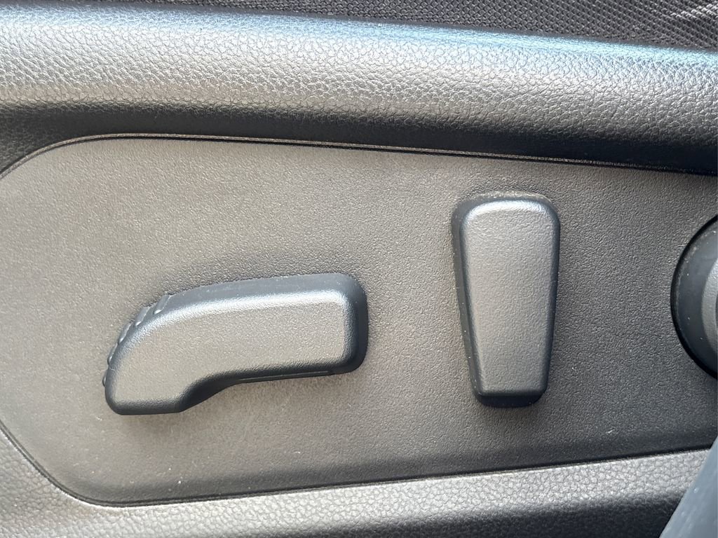 Used 2025 Subaru Forester Premium AWD/4WD image 36