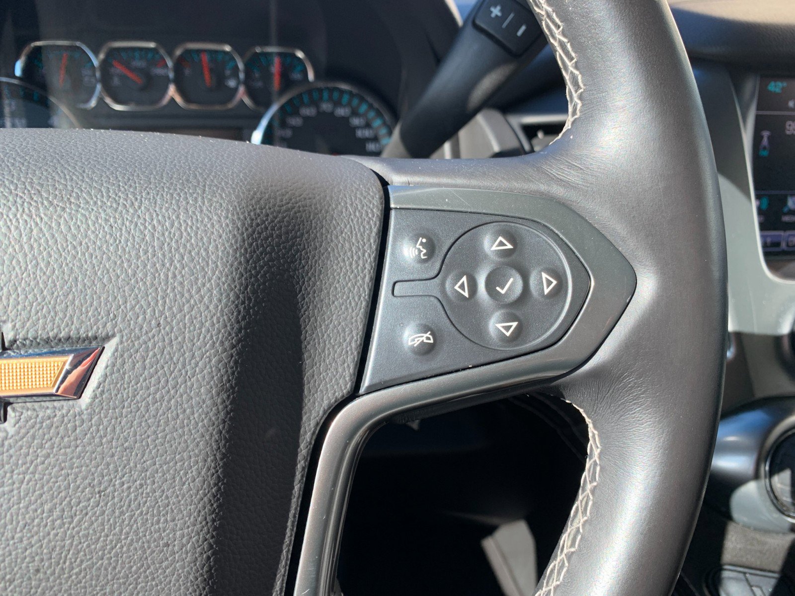 Used 2016 Chevrolet Suburban LT image 17