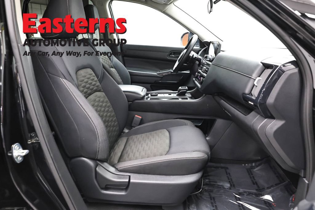 Used 2024 Nissan Pathfinder S AWD/4WD image 24
