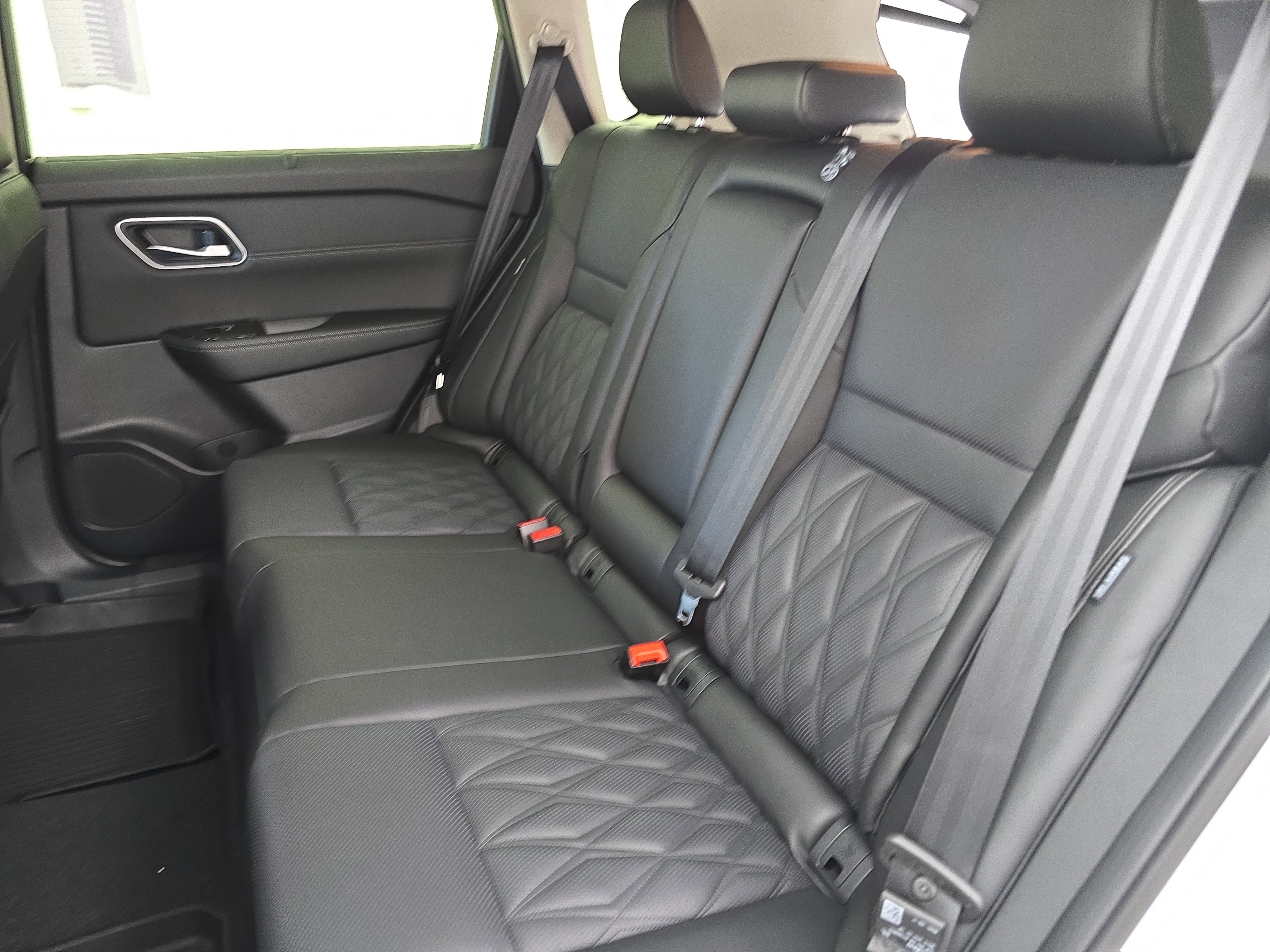 New 2026 Nissan Rogue Platinum image 14